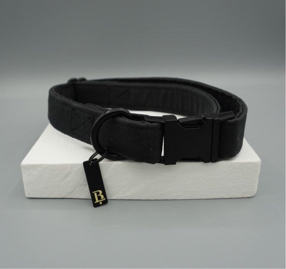 Collar in Sable Black, Black hardware